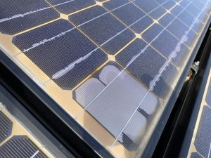 【山梨で太陽光発電】太陽光パネルが白くなる「層間剥離」とは？