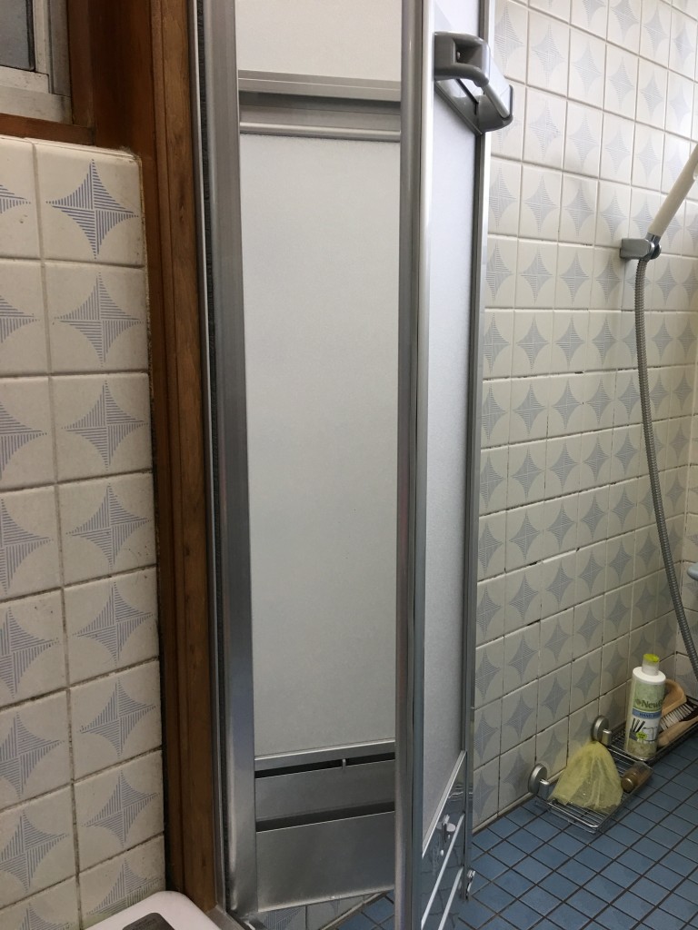 【山梨 リフォーム】浴室ドア取替AFTER画像