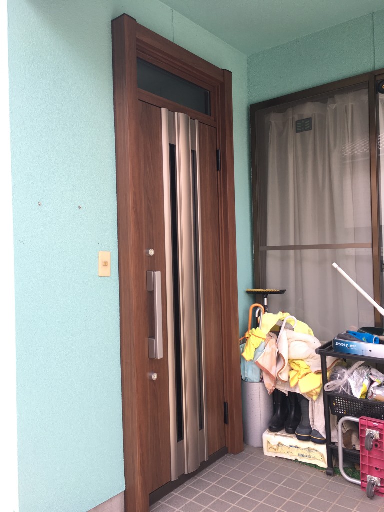 【山梨 リフォーム】　玄関ドア取替工事AFTER画像