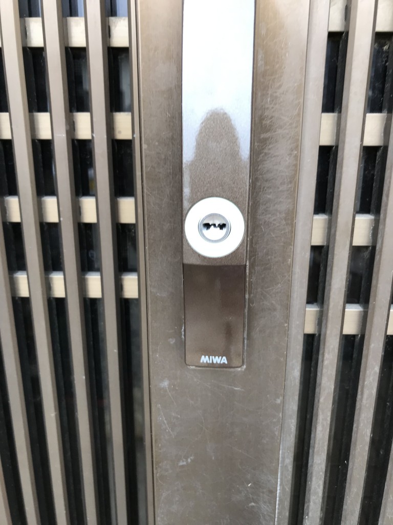 【山梨 リフォーム】玄関鍵穴取り換え工事AFTER画像