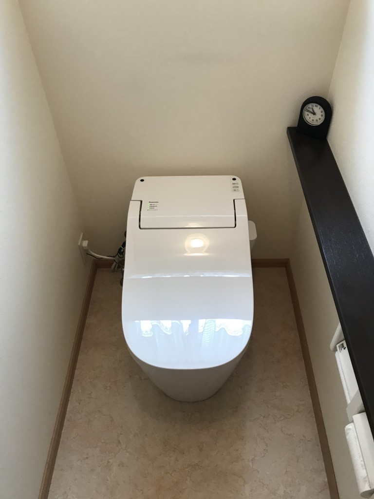 【山梨リフォーム】トイレ取替工事_Panasonic_アラウーノAFTER画像