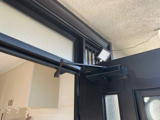 [南アルプス市リフォーム]ドアクローザー取替工事AFTER画像