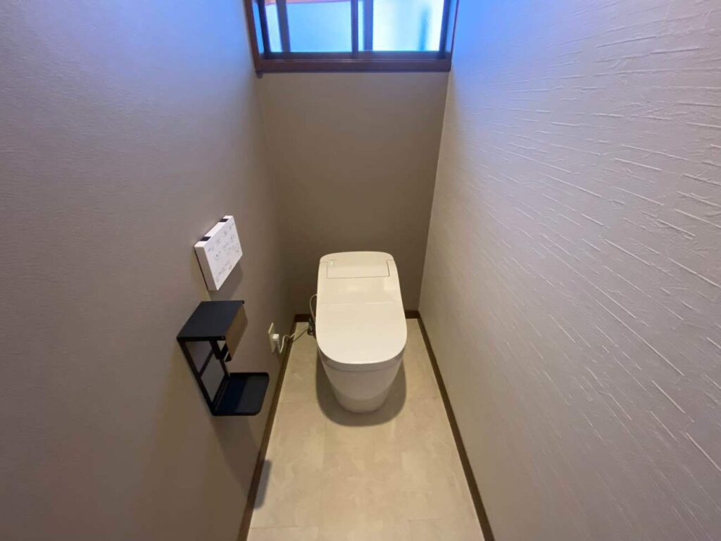 【南アルプス市】1・2階トイレ取替工事AFTER画像