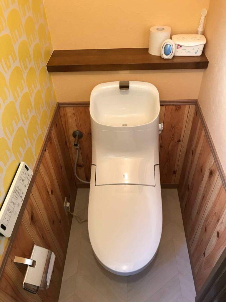 【甲府市リフォーム】1・2階トイレ取替工事　AFTER画像
