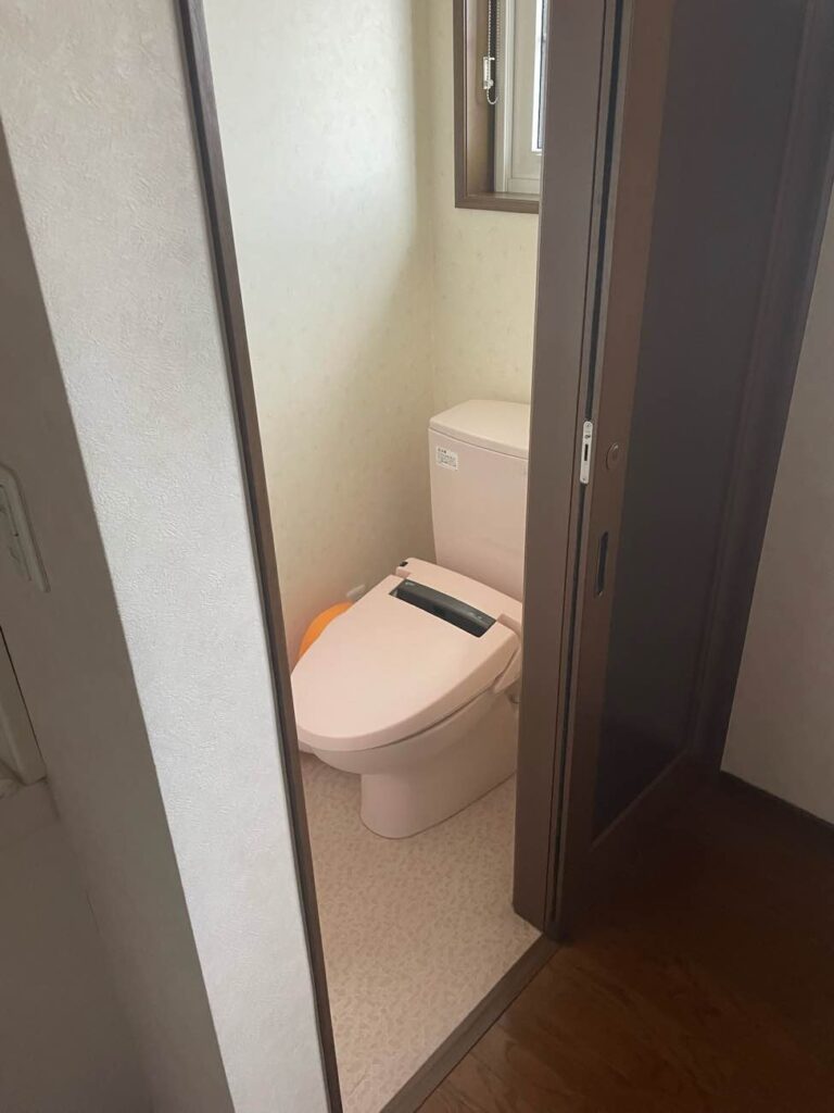 【甲斐市 リフォーム】トイレ取替工事BEFORE画像