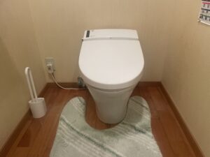 甲府市でトイレ取替工事を行ないました。