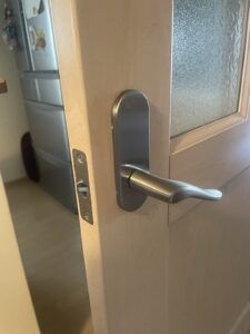 [山梨×ドアハンドル]リビングドアハンドル交換施工事例！！！