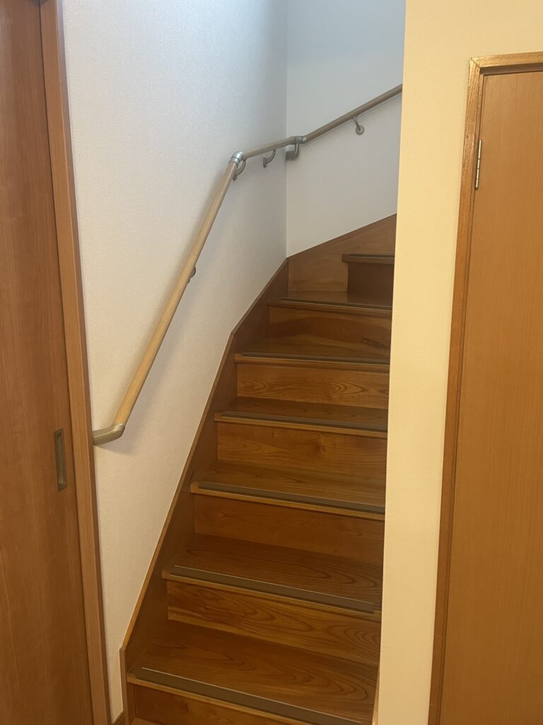 [笛吹市石和町]玄関階段手摺工事～緊急の手すり工事！リピーター様～AFTER画像