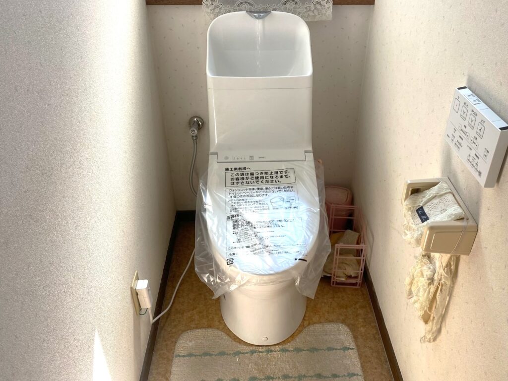 [中央市リフォーム]2階トイレ取替工事AFTER画像