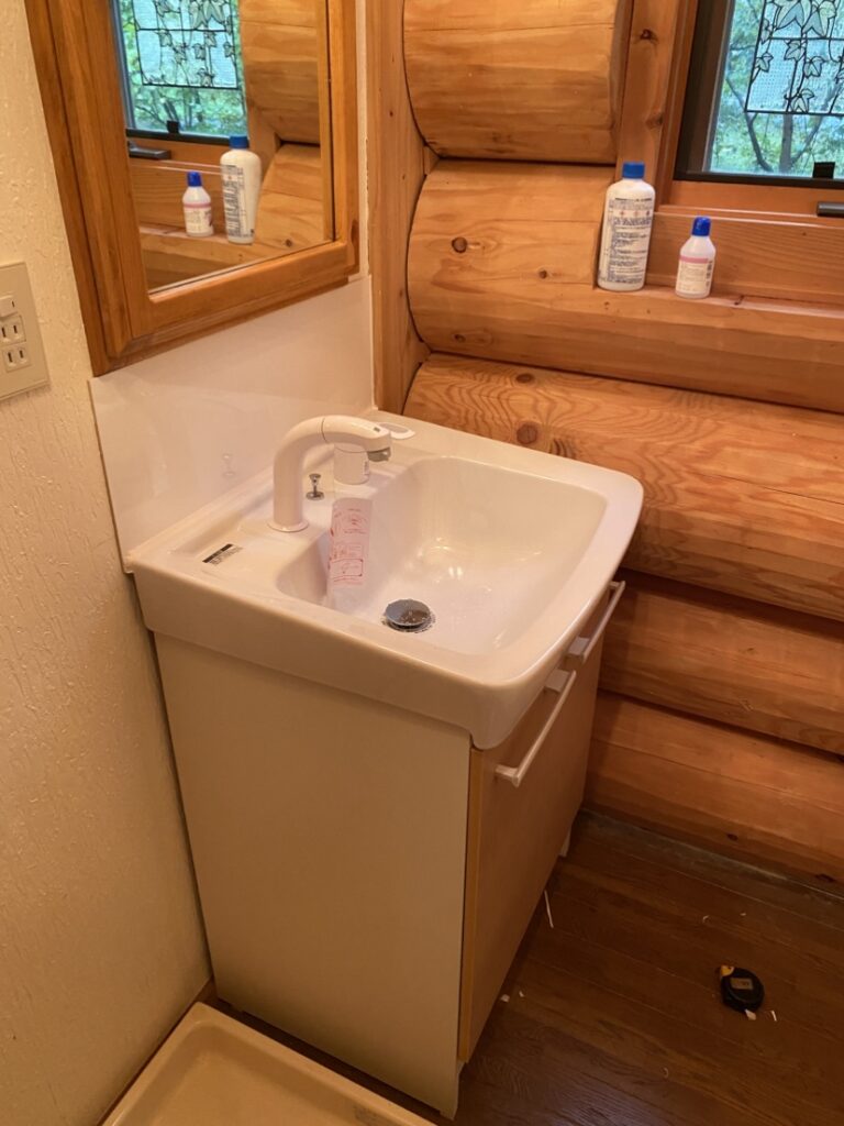 [山梨県]別荘洗面化粧台取替工事AFTER画像