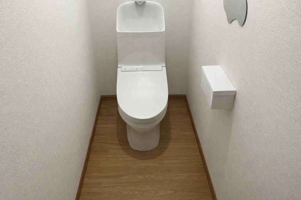 [南アルプス市 リフォーム]1階2階トイレ取替工事AFTER画像