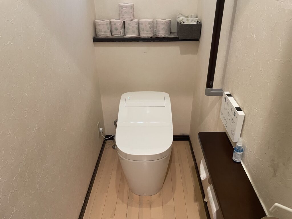 【南アルプス市】トイレ水漏れから交換リフォーム｜アラウーノを4時間で施工AFTER画像