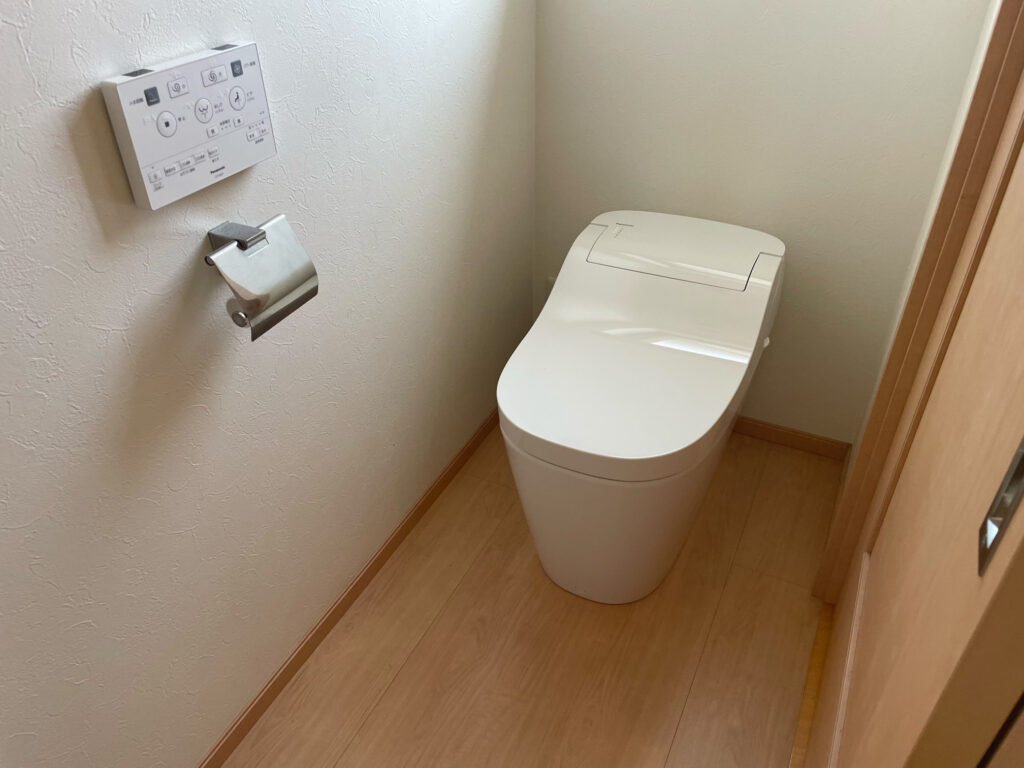 【甲府市】トイレ水漏れで交換リフォーム｜ネオレストから新しいトイレへ施工した事例AFTER画像
