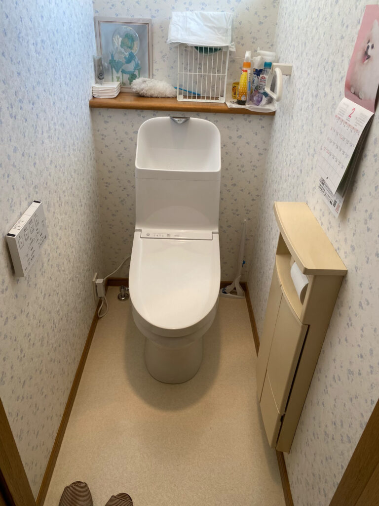 【韮崎市のトイレ交換】1階・2階のトイレを1日で取替！費用22万円の施工事例AFTER画像