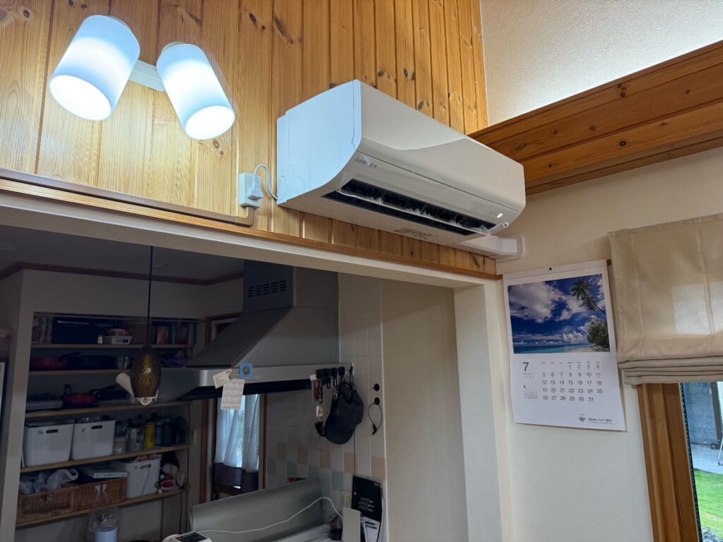 [昭和町]リビングエアコン取替工事AFTER画像