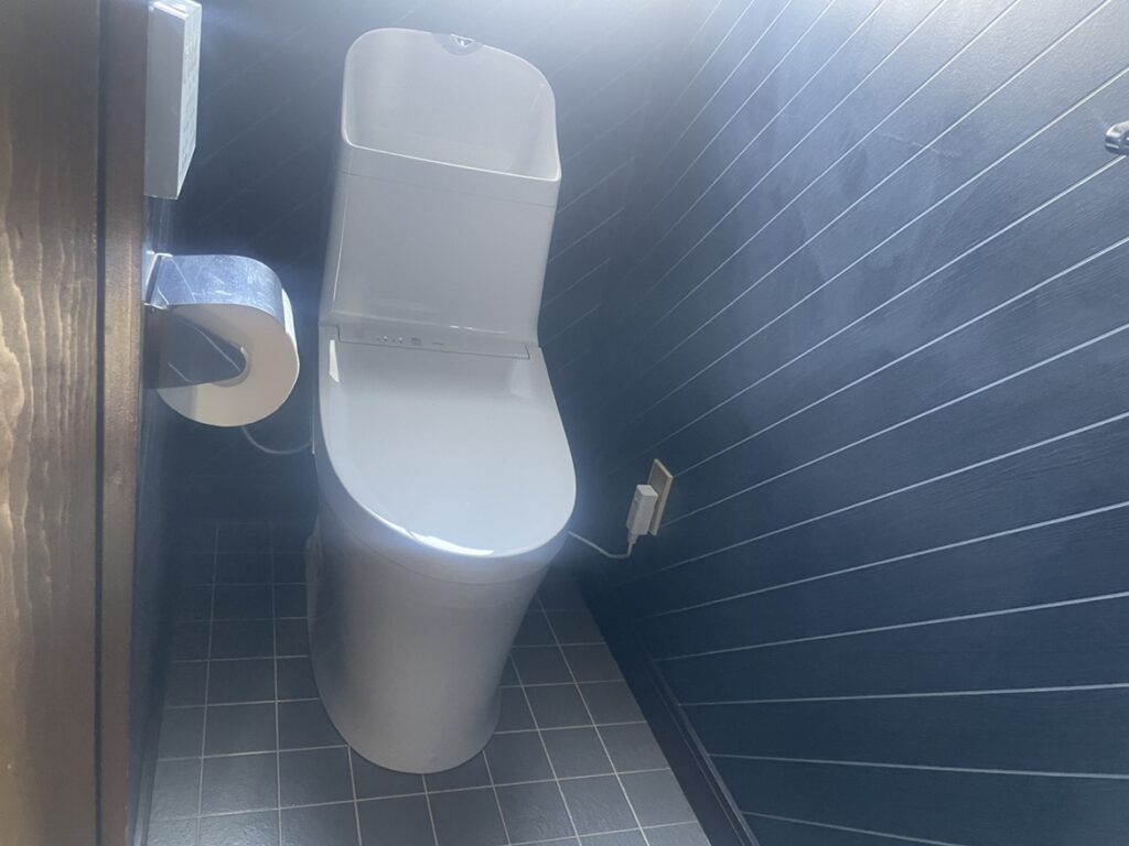 [山梨市リフォーム]2階トイレ取替工事AFTER画像