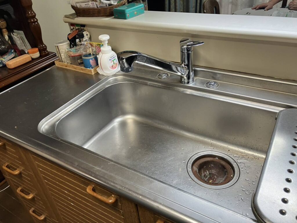 【甲斐市のキッチン水栓交換】水漏れしていた蛇口をシャワーホース付きに取替！工期約1～2時間の施工事例AFTER画像