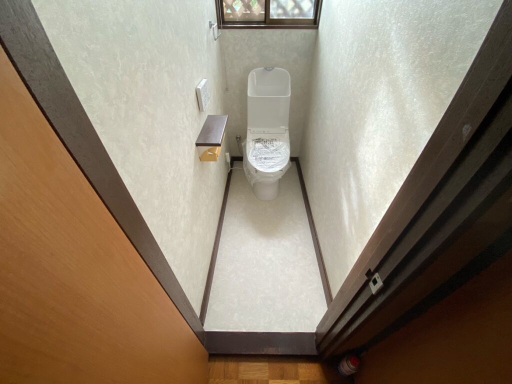 【甲府市のトイレリフォーム】漏水で腐食した床を補修・TOTO「ZJ-1」へ交換｜費用23.9万円・工期半日AFTER画像