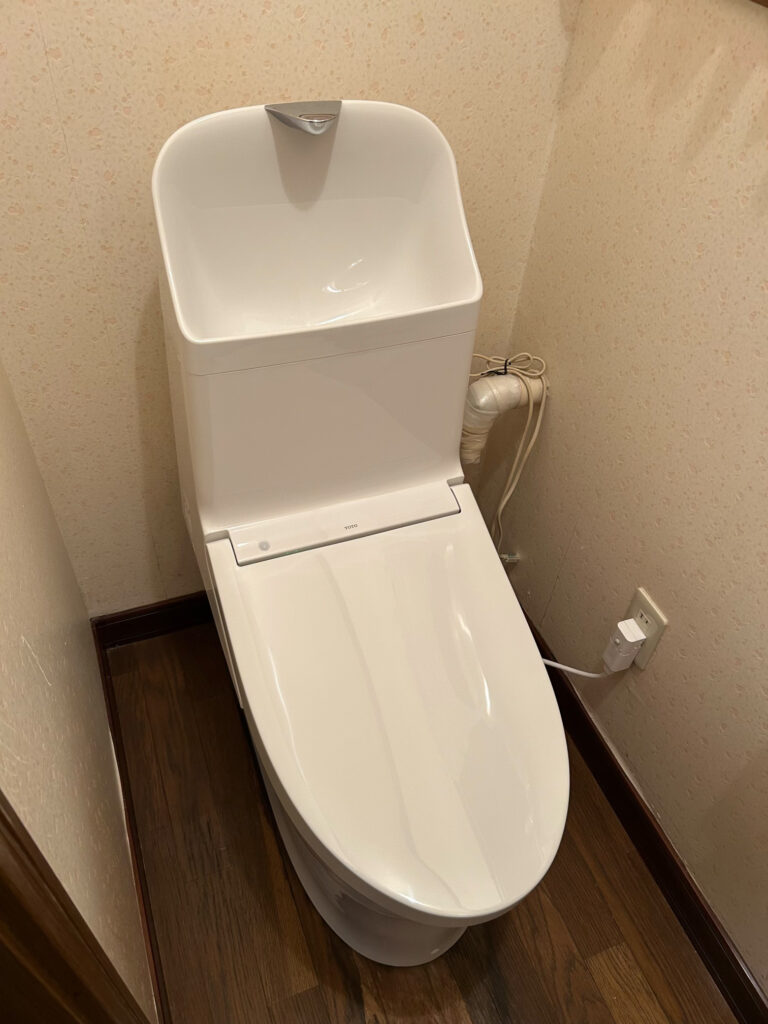 【北杜市のトイレリフォーム】掃除しても取れない汚れ・臭いが気になるトイレを交換｜費用18万円・工期1日AFTER画像